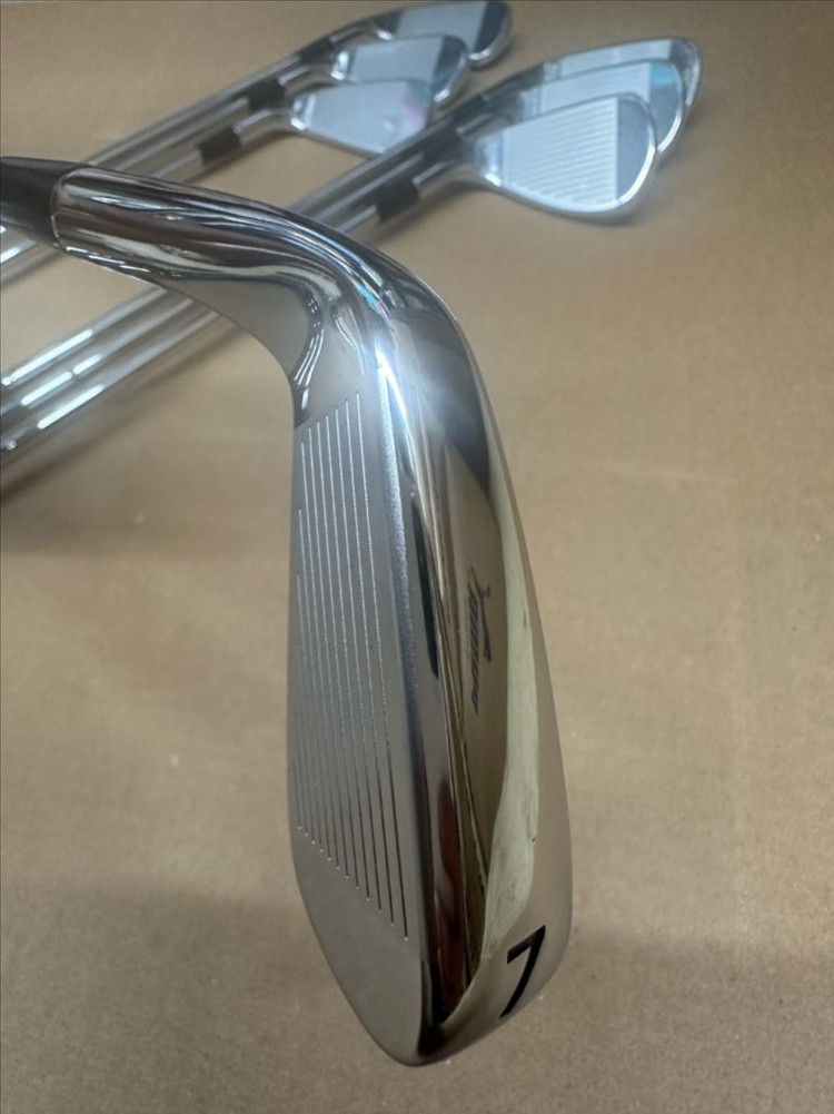 커클랜드 시그니춰 드라이버 & 시그니춰 7 아이언세트 이미지