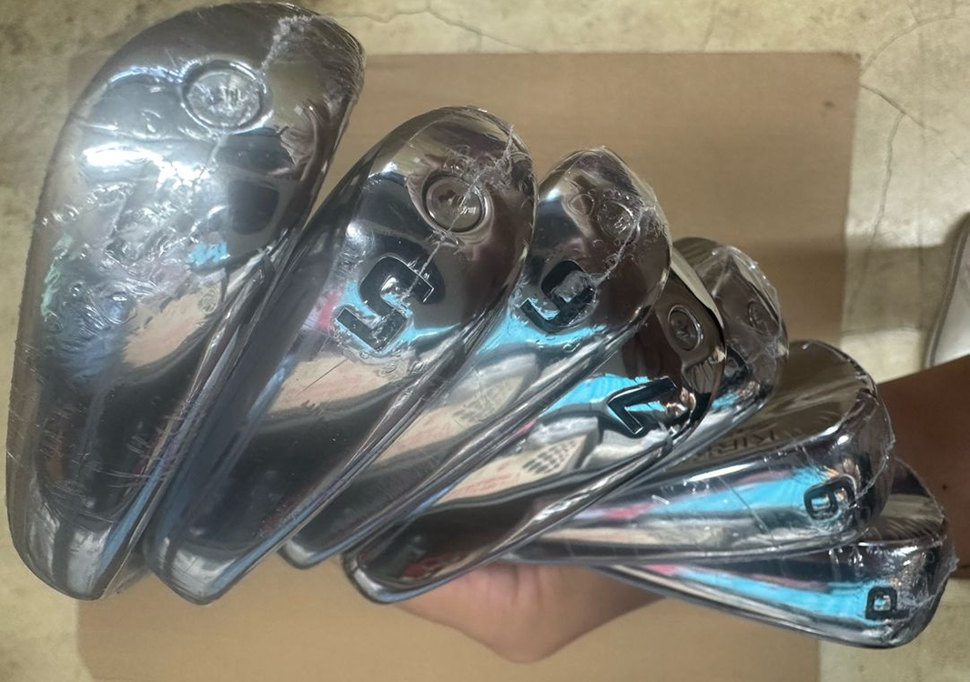 커클랜드 시그니춰 드라이버 & 시그니춰 7 아이언세트 이미지