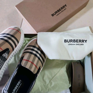버버리 스니커즈 33사이즈