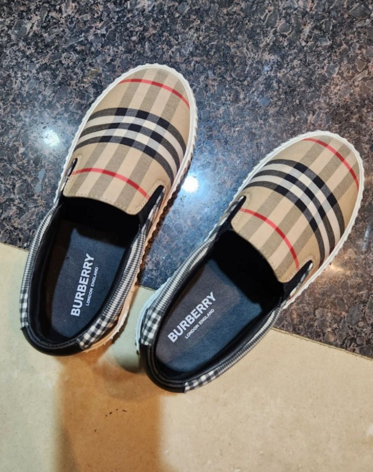 버버리 스니커즈 33사이즈--1