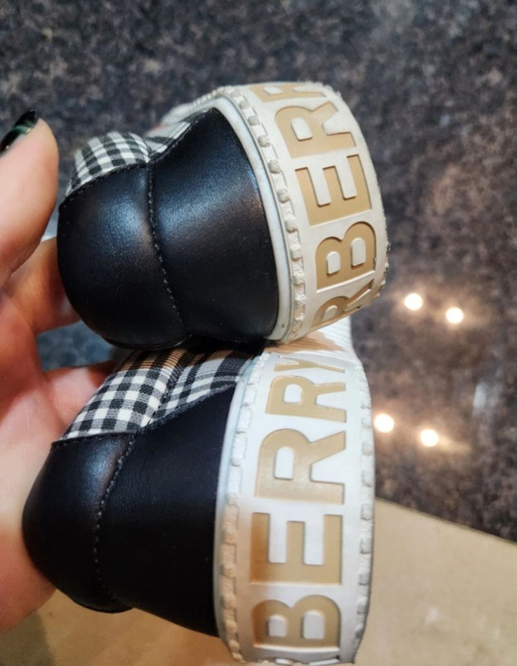 버버리 스니커즈 33사이즈--2