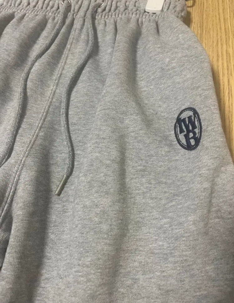 본투윈 한정판 여자 크롭 후드티 조거팬츠 세트--4