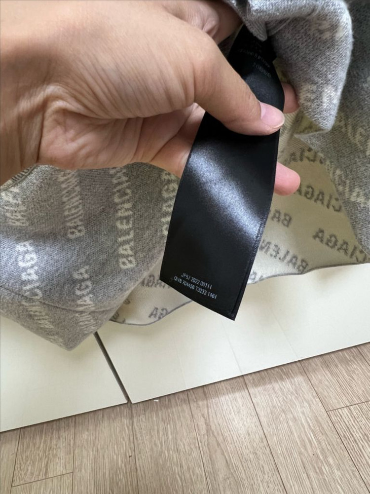 발렌시아가 멀티로고 울니트 여성가디건(2사이즈)--7