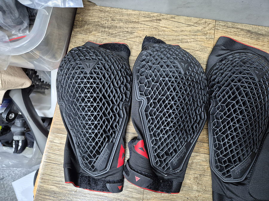 다이네즈 트레일 스킨스 팔꿈치,무릅보호대--1