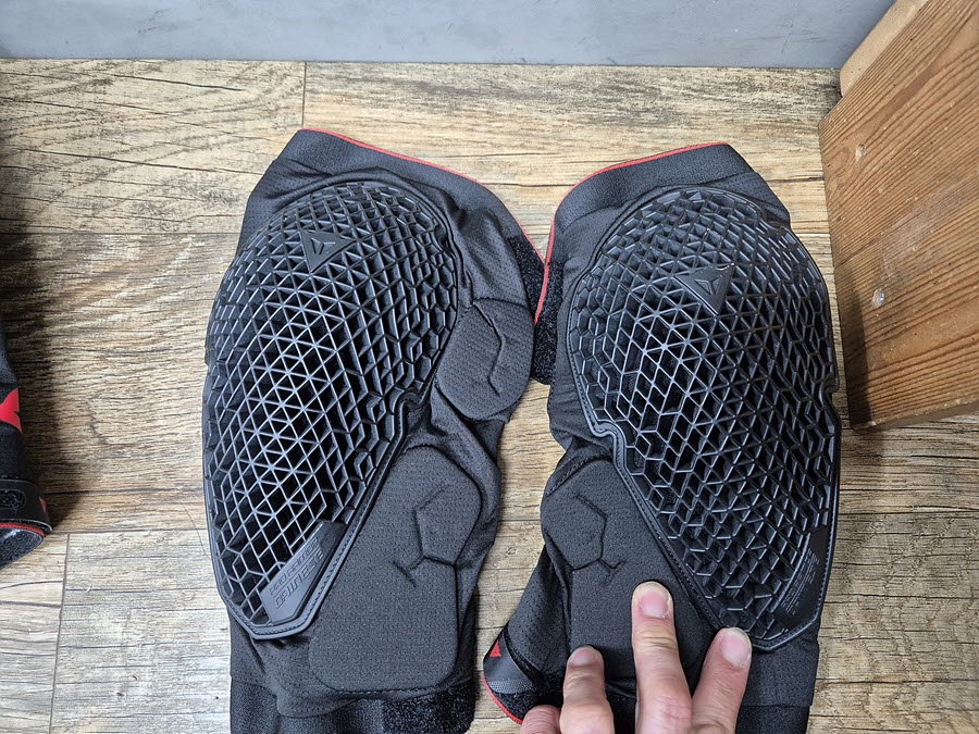 다이네즈 트레일 스킨스 팔꿈치,무릅보호대--3