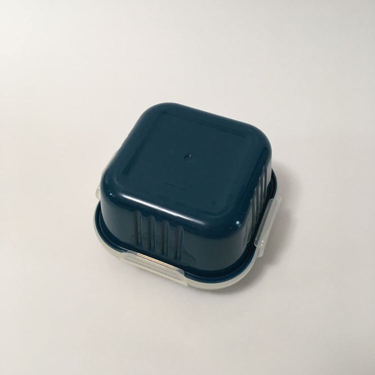 [중고] 다이소 정사각 샐러드 도시락 / 사각 밀폐 보관 용기 반찬통 포크 소스 통 일괄 포함--3