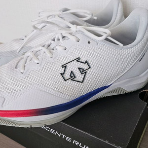 데상트 에너자이트 마르셰 펜싱화 이미지