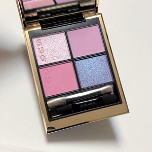 새상품) suqqu 스쿠 섀도우 팔레트 137 꽃다발