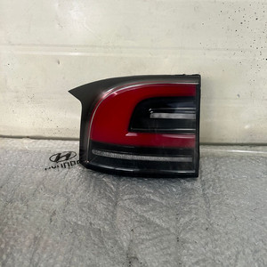 테슬라 모델X LED후미등 테일램프 운전석 이미지