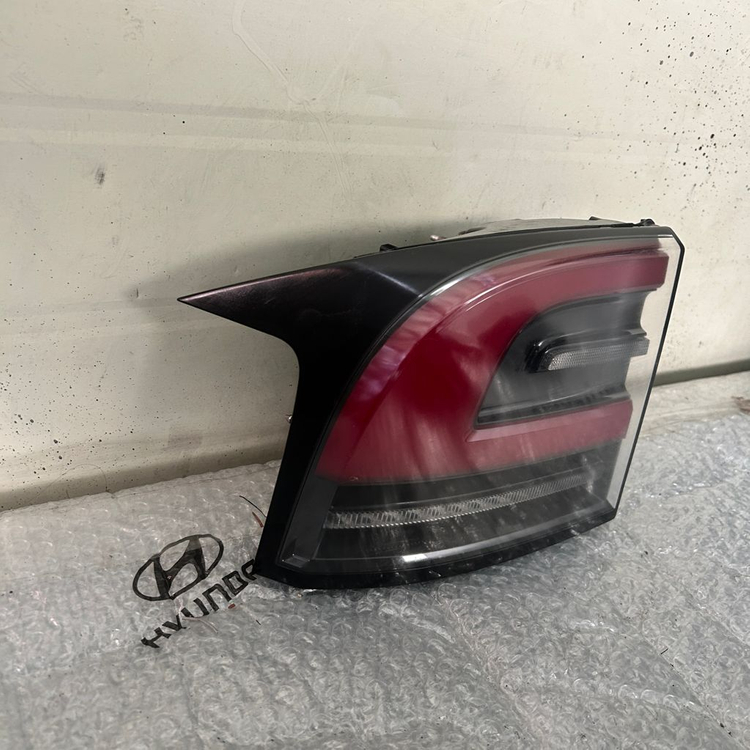 테슬라 모델X LED후미등 테일램프 운전석 이미지