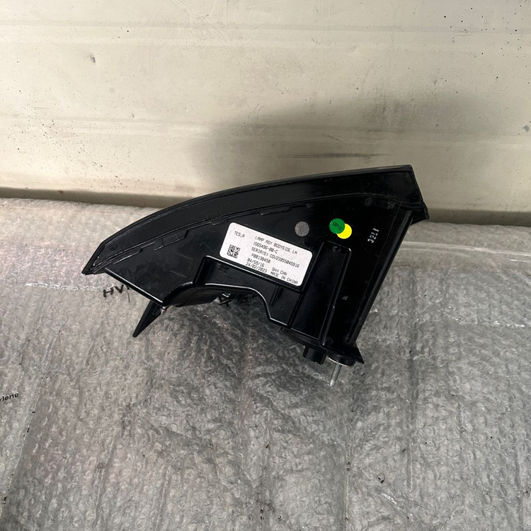 테슬라 모델X LED후미등 테일램프 운전석 이미지