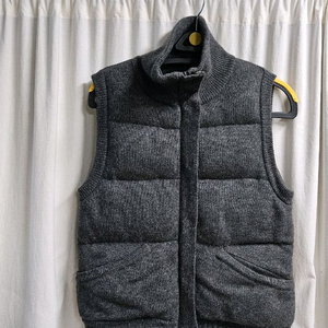 띠어리 다운 패딩 베스트(겉감 모100) s사이즈