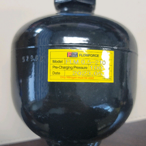유압 축압기 FLOWFORCE FLM 0.5-210 / 질소 사전충전 100bar 이미지