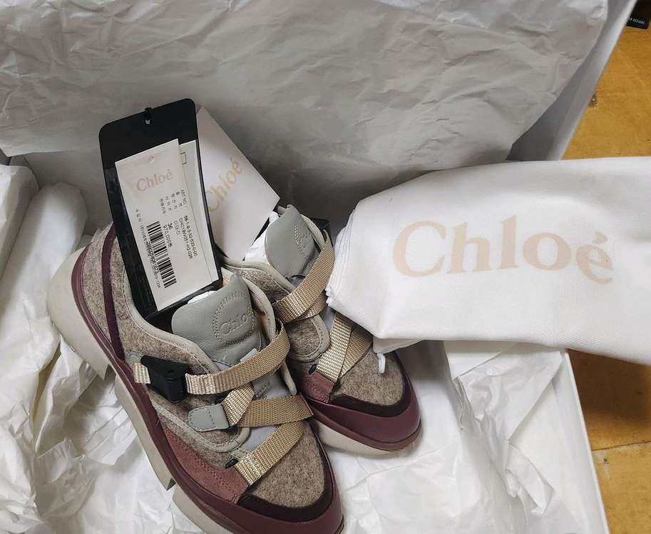 끌로에 소니 스니커즈 이미지