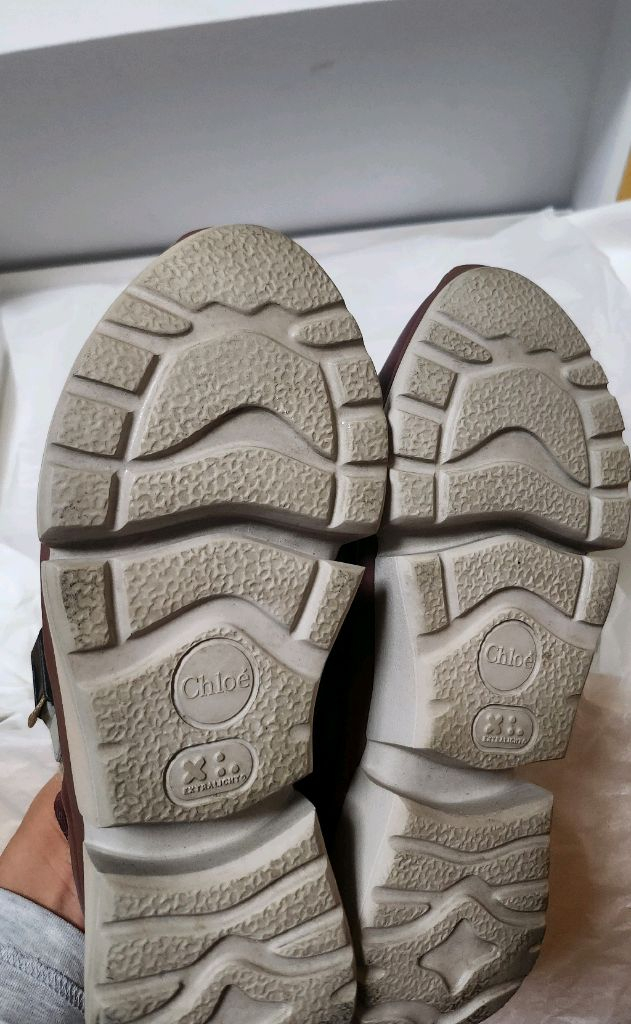 끌로에 소니 스니커즈 이미지