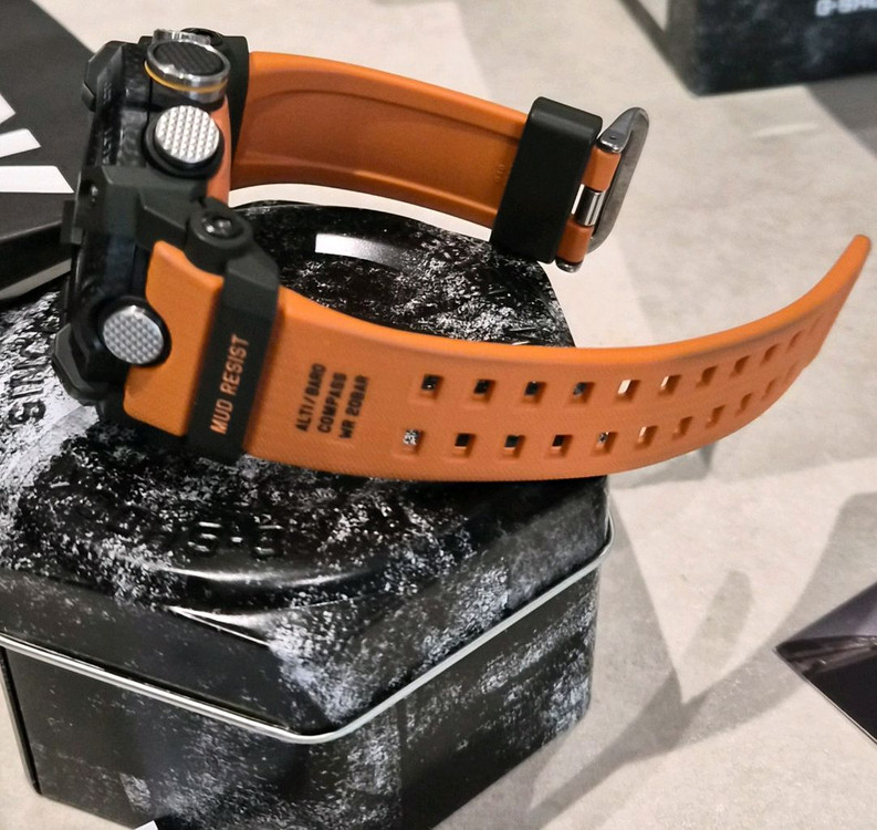 지샥 GG B100 1A9DR 시계판매합니다.--4