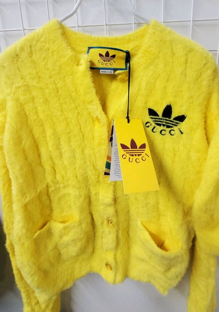 구찌 아디다스 콜라보 니트 가디건 팝니다--1