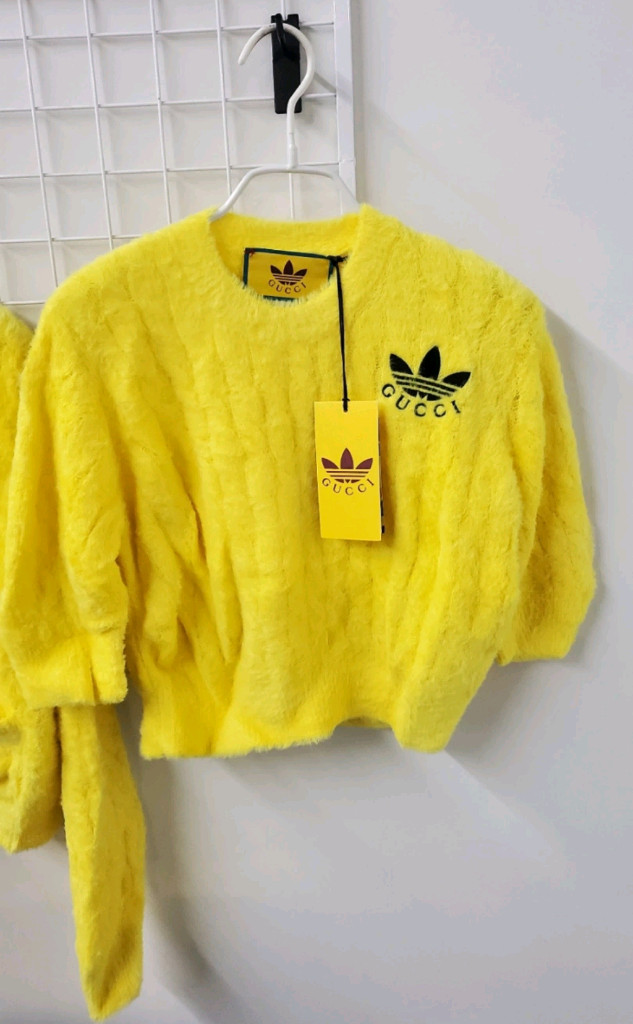 구찌 아디다스 콜라보 니트 가디건 팝니다--5