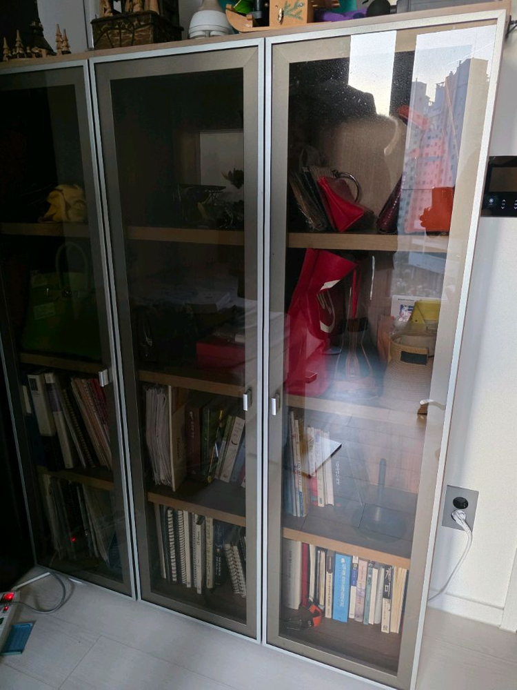 원목 6단 책장과 한샘 3단유리문수납장--6