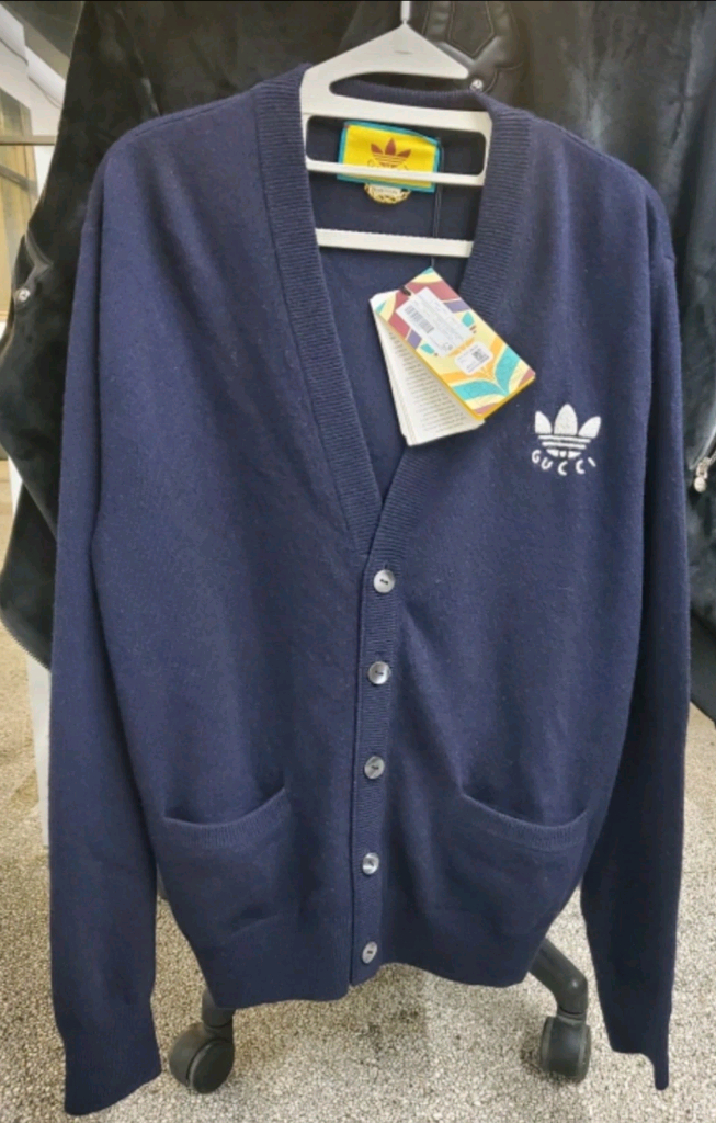 구찌 아디다스 콜라보 울 니트 가디건 남녀공용 팝니다--1