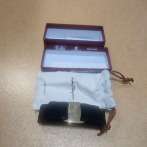 페레가모 블랙 헤어핀