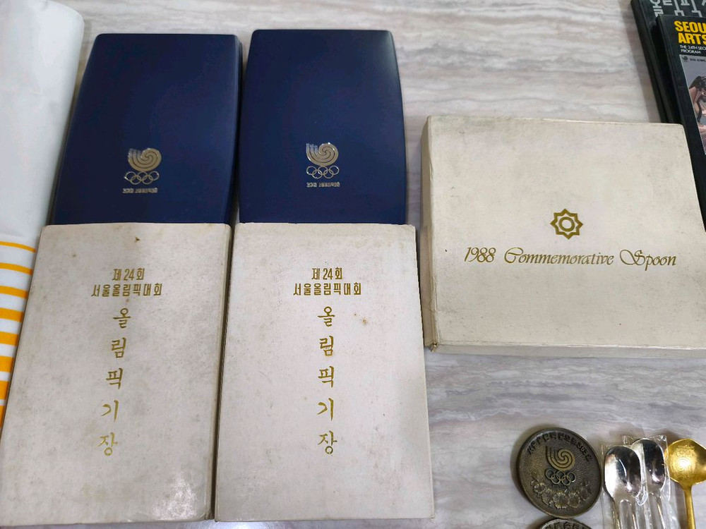 서울 88올림픽 기념품 일괄판매 깃발 기장 스푼 메달 이미지
