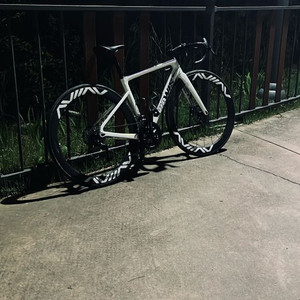 위아위스 레디컬 로드 이미지