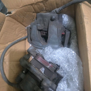 뉴체어맨 앞 캘리퍼 판매합니다