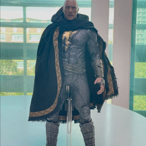 핫토이 dx29 블랙아담 팝니다.