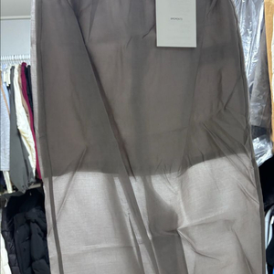 AMOMENTO브랜드 silky midi skirt 그레이