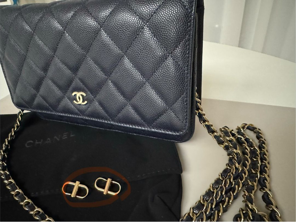 [정품] 샤넬 클래식 WOC 캐비어 네이비 / 2022년 압구정 현대백화점 구매 / A+급--1