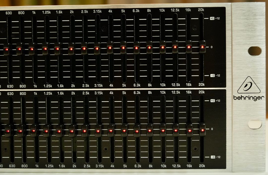 베링거 이퀄라이저 31밴드 FBQ6200HD 이미지