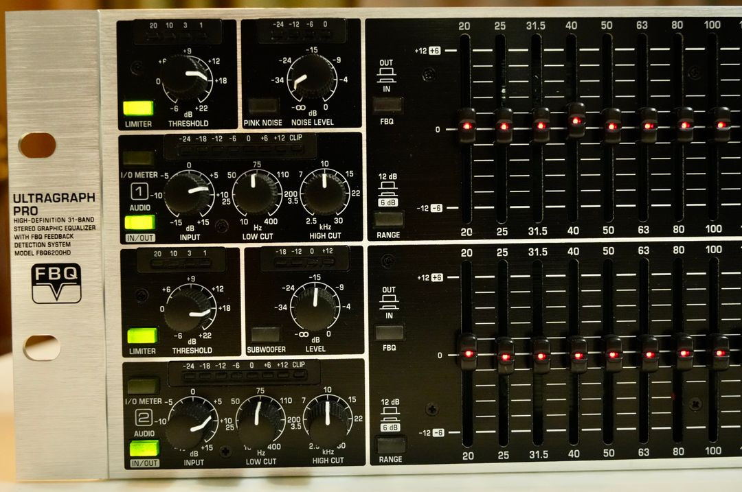 베링거 이퀄라이저 31밴드 FBQ6200HD 이미지