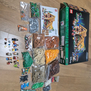 레고 디즈니 43242 백설공주와 일곱 난쟁이의 오두막 팝니다(1회조립 풀구성 스티커미사용)