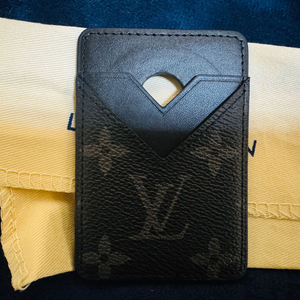 새상품 풀박) 루이 맥세이프 흑색