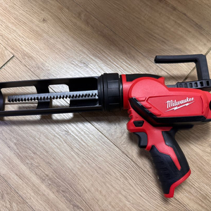 밀워키 m12pcg 전동 실리콘건 판매(일부 부품 없음)