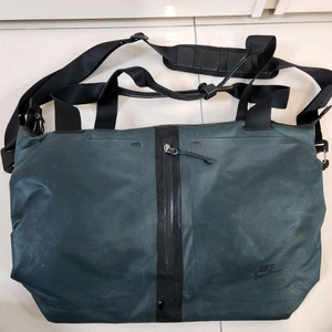 가격내림/나이키 스포츠 웨어 테크본디드 숄더 크로스백/거의새상품