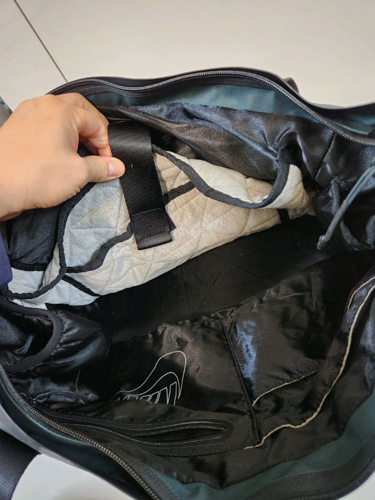 가격내림/나이키 스포츠 웨어 테크본디드 숄더 크로스백/거의새상품--4