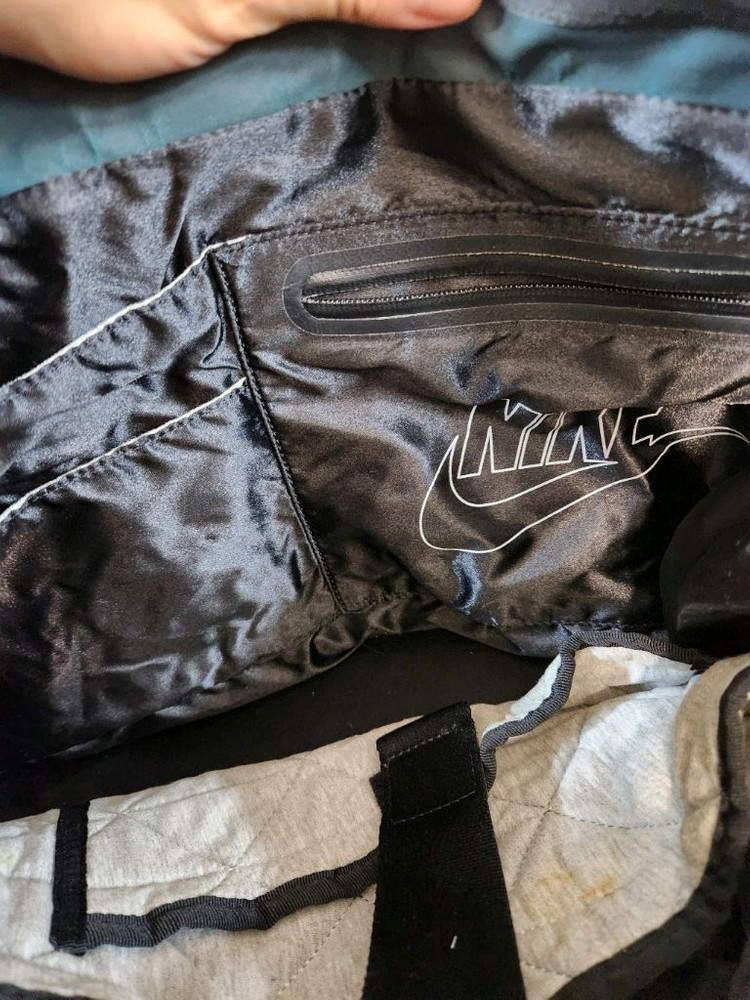 가격내림/나이키 스포츠 웨어 테크본디드 숄더 크로스백/거의새상품--5