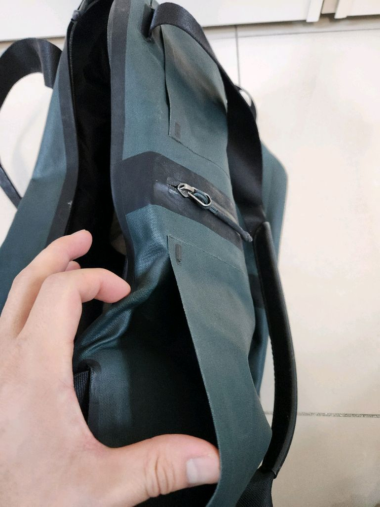 가격내림/나이키 스포츠 웨어 테크본디드 숄더 크로스백/거의새상품--7