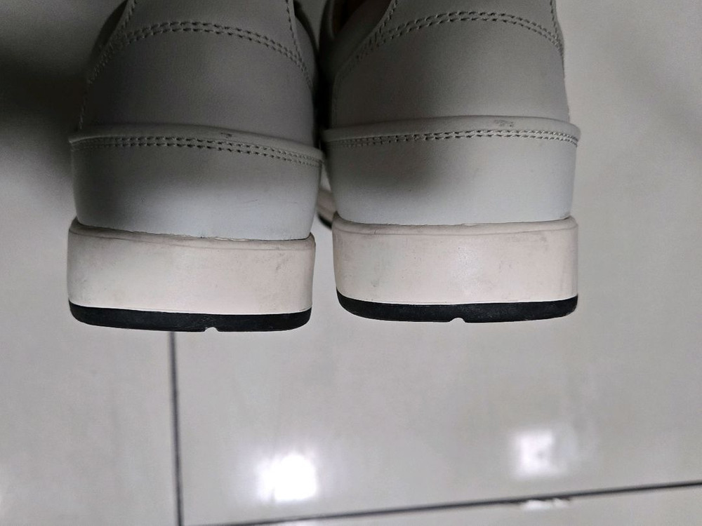 레노바 스니커즈 힌색 270사이즈--1