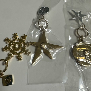 샤넬 홀리데이 참 키링