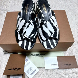 버버리 지브라 슬리퍼 샌들 풀박 정품!여자36사이즈230!실착3번!