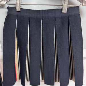 버버리키즈 버버릴칠드런 스커트 6y (새상품) 봉쁘앙 리미떼두두 msgm 몽클 스톤 타오 보보쇼즈 이미스