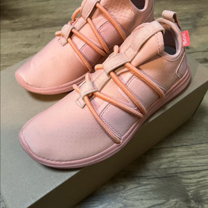 스니커즈 SKYE The Rbutus Sakura Pink (미착용 새상품)