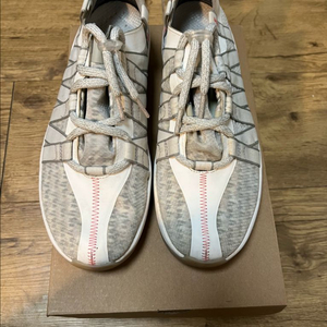 [미착용 새신발] SKYE The Mobrly Whistler White (방수 스니커즈)