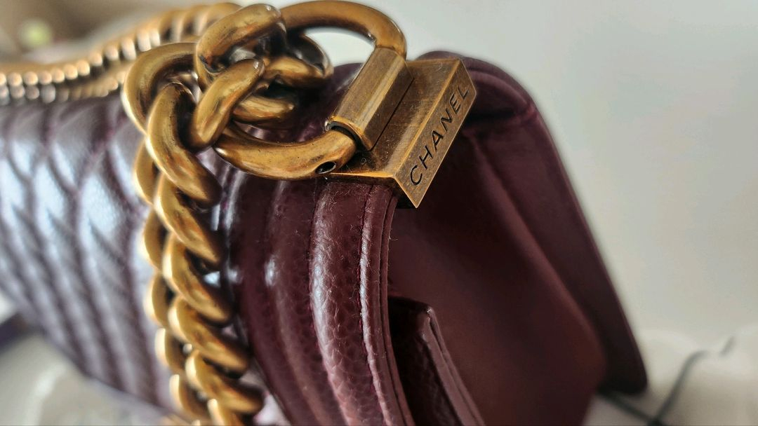 샤넬 보이백 금장체인 버건디 이미지