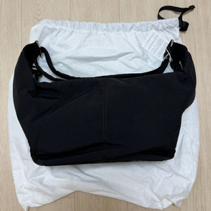 새상품) 뮤니에 나일론 크로스백 블랙