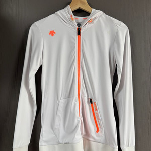 여자) 데상트 여성 후드 집업 화이트 S (85)