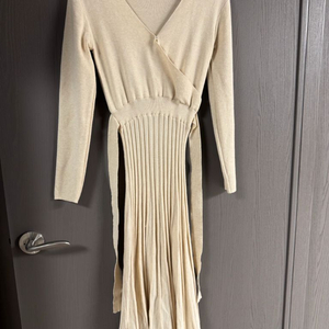 abplus 베이지 니트 플리츠 롱 원피스
